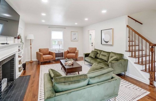 Norwood Casa | 2523 Indian Mound · 3 Bedroom Central Location House