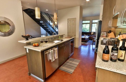 Walla Walla Casa | 255 Sumach · Beautiful Townhouse, Walk to Town, Rooftop Lounge