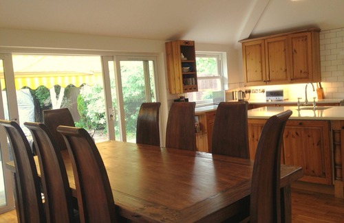 Berrylands Casa | 25 minutos a London Eye - 1300 pies cuadrados Sunny 4BR Family Garden Home- Área segura y vibrante