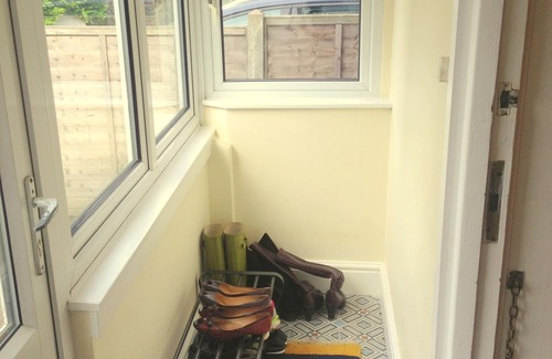 Berrylands Casa | 25 minutos a London Eye - 1300 pies cuadrados Sunny 4BR Family Garden Home- Área segura y vibrante