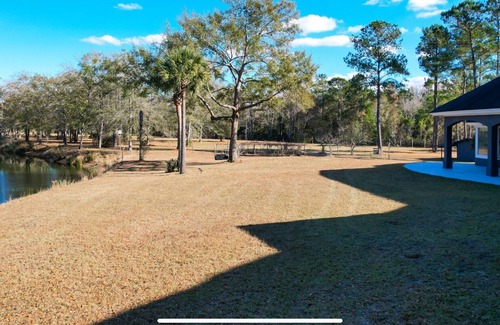 Ravenel Casa | 26 acre gated private property close to Downtown Charleston on a lake