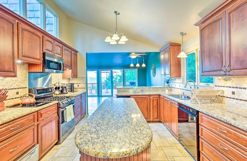 South Hill Casa | 26 Mi to Mount Rainier, Game Room: Puyallup Oasis