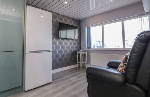 Thornton-Cleveleys Casa | 26 NORTH PROMENADE, pet friendly, with a garden in Cleveleys