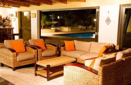 Komani Casa | 26 On Chamberlain Guest House