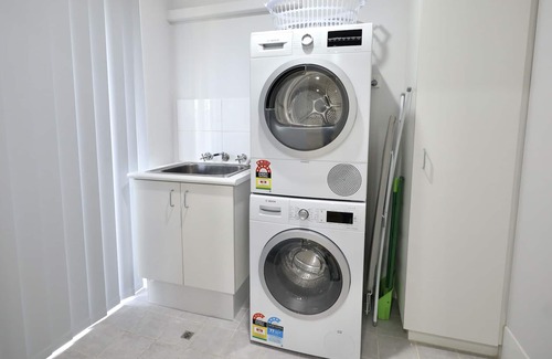 Mirrabooka Casa | 26 Simple Family Home Mirrabooka sleeps 5
