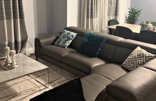 Lafleche Apartamento | #262 Spacious, AC, W/D, Great Location with Balcony