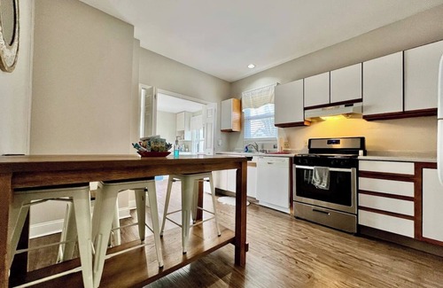 Hyde Park Casa | 2639 Observatory Drive, Unit 2 · Hyde Park Getaway - Close to Square & Downtown