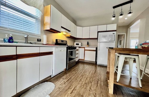 Hyde Park Casa | 2639 Observatory Drive, Unit 2 · Hyde Park Getaway - Close to Square & Downtown