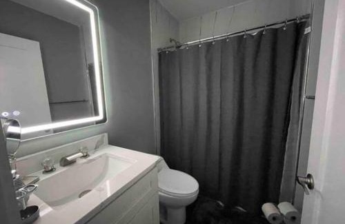 Collier Heights Casa | 2686 Lions Den-Vibrant Retreat(smoking allowed)
