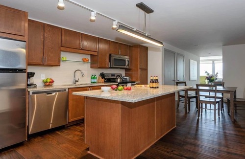 Downtown Dallas Apartamento | 26th FL Bold CozySuites w/pool, gym, roof