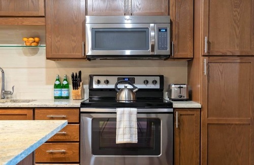 Downtown Dallas Apartamento | 26th FL Bold CozySuites w/pool, gym, roof
