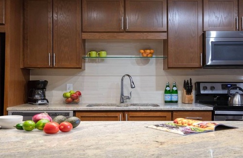 Downtown Dallas Apartamento | 26th FL Bold CozySuites w/pool, gym, roof