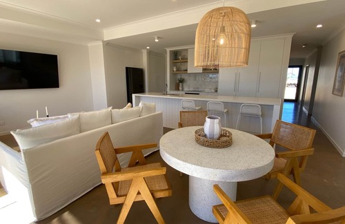 Exmouth Casa | 27 Bluefin Cove - Quaint Family Home