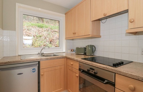 Bridport Cabaña | 27 FERNHILL HEIGHTS, romantic, with a garden in Charmouth