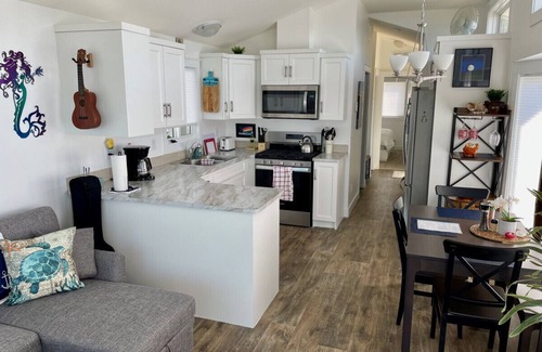 Regional District of Mount Waddington Cabaña | 27 - On The Rocks Cottage By The Sea at Alder Bay