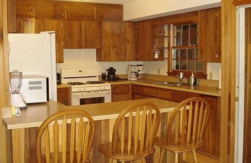 Elkins Casa | 27 acres frente al río de serenas vistas a la montaña - total privacidad y aislamiento