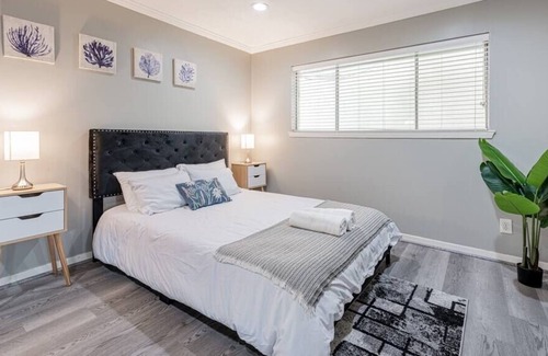 Spring Branch Central Casa | 2710 NEW cozy near IKEA Downtown Zoo