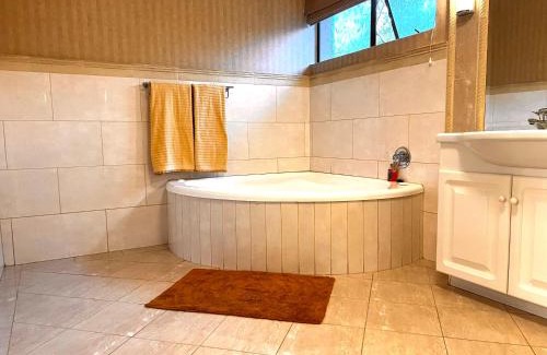 Bedfordview Casa | 27A on Angus