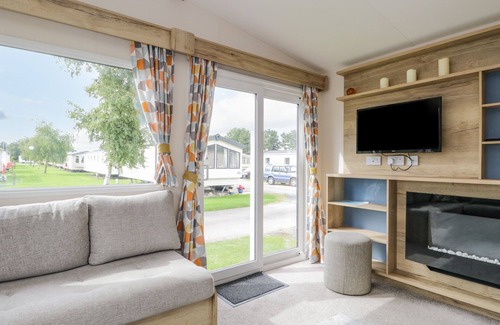 Flookburgh Cabaña | 28 CONISTON, pet friendly, character holiday cottage in Flookburgh