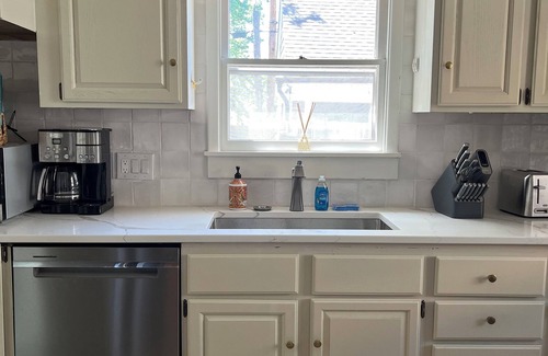 Wichita Casa | 28 day minimum stay. Charming Cottage Retreat in the Heart of Wichita