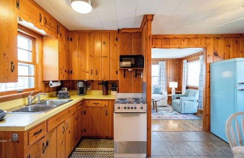 Holland Cabaña | 28-Days Stays Available near Holland State Park