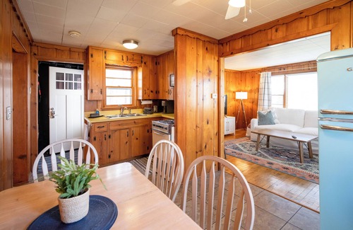 Holland Cabaña | 28-Days Stays Available near Holland State Park