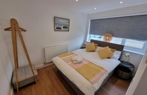 Staines Apartamento | 28 ExcellentStays - Heathrow - 5 Bedroom House