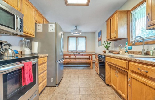 Springfield Casa | 2805 N Summit Ave · Relax at the Summit - 3bd, 2b