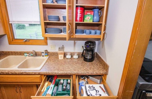 Springfield Casa | 2805 N Summit Ave · Relax at the Summit - 3bd, 2b