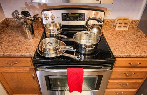 Springfield Casa | 2805 N Summit Ave · Relax at the Summit - 3bd, 2b