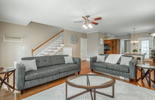 Kansas City Casa | 29) Large 4 bedroom - 8 beds - Pet Friendly