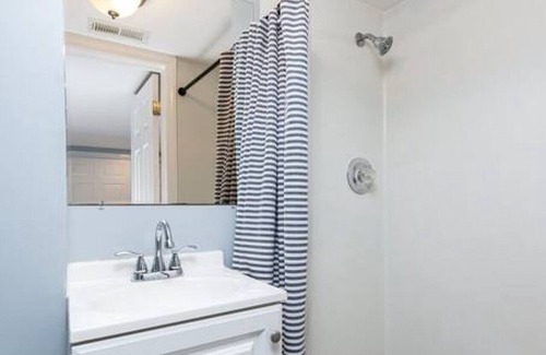 Dundalk Condominio | 2939 Liberty Basement NEW!! · Convenient & Affordable Dundalk Studio!