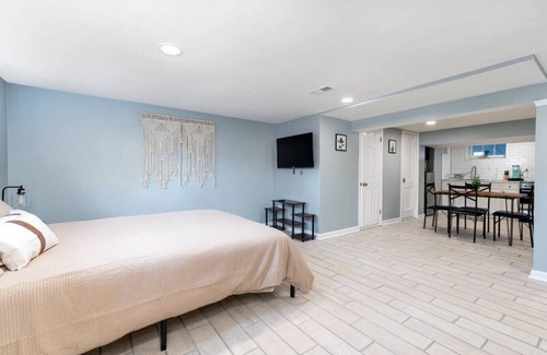 Dundalk Condominio | 2939 Liberty Basement NEW!! · Convenient & Affordable Dundalk Studio!