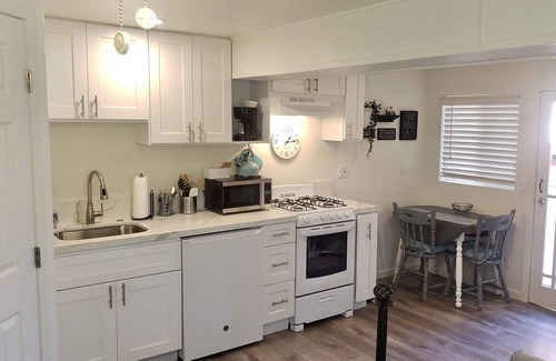 Middletown Apartamento | 2950 B Columbia - Private, ALL-NEW boho studio in the heart of SD