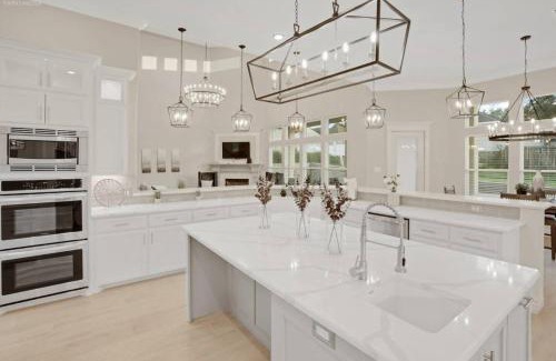 Calallen Casa | 298 5 Bedrooms Fenced yard New Construction