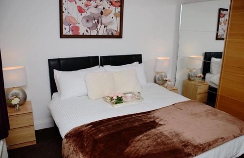Stanwell Casa | (29EW-01) Dreams Serviced Accommodations- Staines/Heathrow