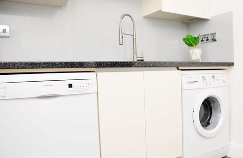 Stanwell Casa | 29EW-11 Dreams Unlimited Serviced Accommodation- HeathrowStanwell