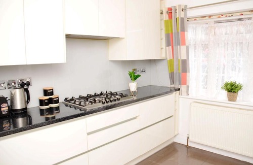 Stanwell Casa | 29EW-11 Dreams Unlimited Serviced Accommodation- HeathrowStanwell