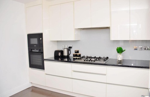 Stanwell Casa | 29EW-13 Dreams Unlimited Serviced Accommodation- HeathrowStanwell