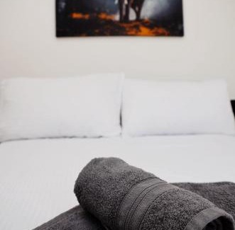 Stanwell Casa | 29EW Dreams Unlimited Serviced Accommodation- Staines - Heathrow