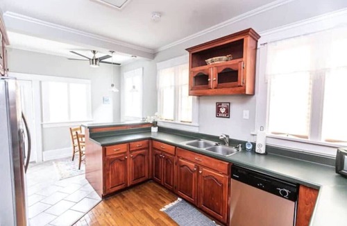Birmingham Casa | 29th Street Trendy Lakeview Craftsman 8