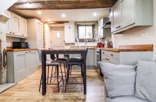 Wadsworth Cabaña | 2A CHISERLEY STILE, with hot tub in Hebden Bridge