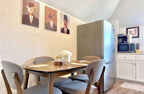 Arcata Apartamento | 2B/1B Chic Downtown Luxury Apt