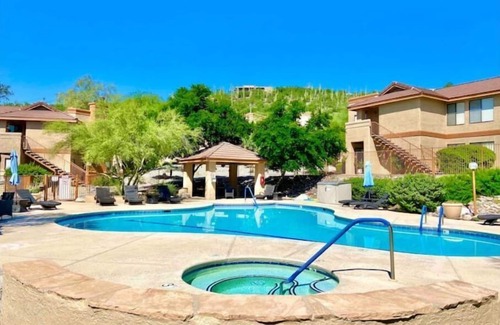 Tucson Condominio | 2B/2B condo with pool, jacuzzi, and stunning views