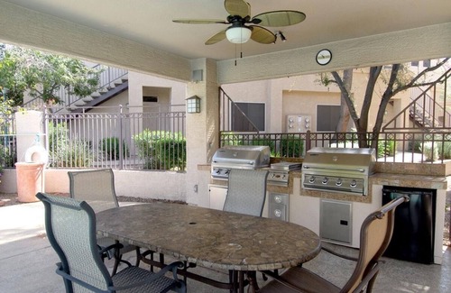 Central Scottsdale Condominio | Condominio recientemente remodelado 2B / 2B