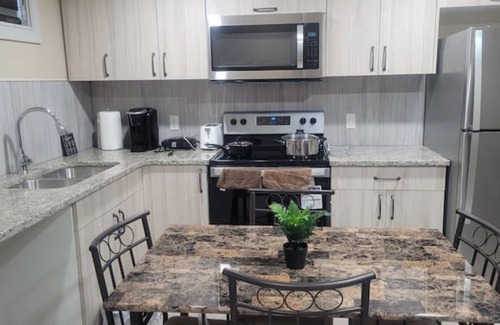 Leduc County Casa | 2B/R PRIVATE SUITE |13 MINS~AIRPORT | PRIVATE ENTR