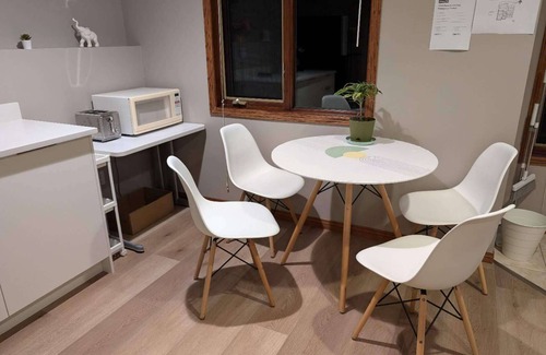 Northwest Calgary Casa | 2B1B comfortable suite