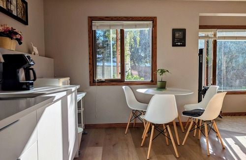 Northwest Calgary Casa | 2B1B comfortable suite