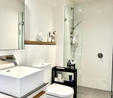 West Melbourne Apartamento | 2B1B Cozy near Train Station + Free Parking!