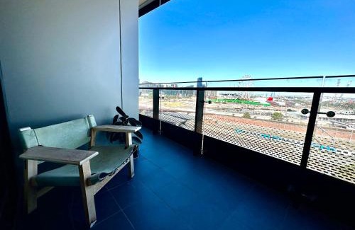 West Melbourne Apartamento | 2B1B Cozy near Train Station + Free Parking!